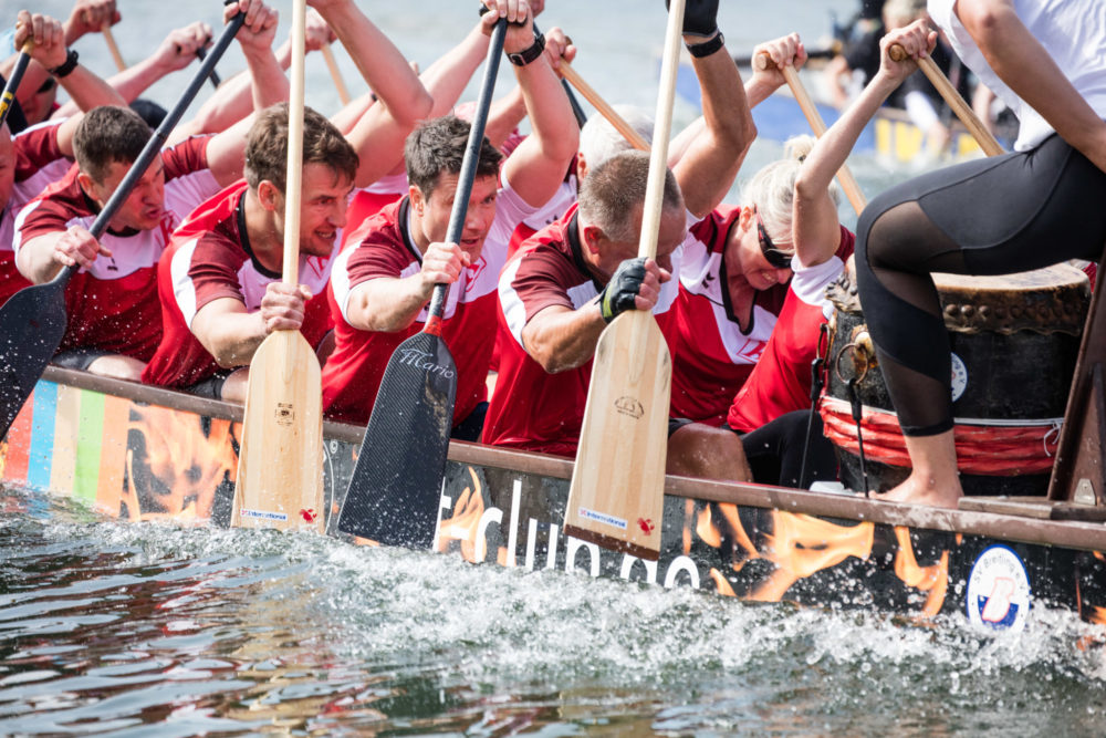 Das Drachenbootfestival im Rahmen der Warnemünder Woche. Foto: Pepe Hartmann